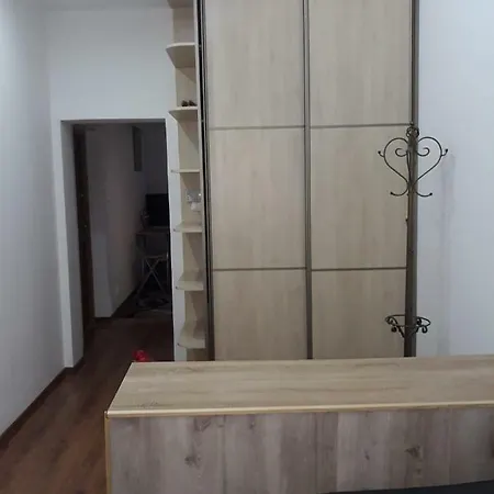 Warszawska 33/2 *