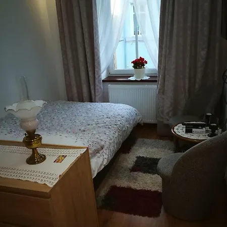 Warszawska 33/2 *